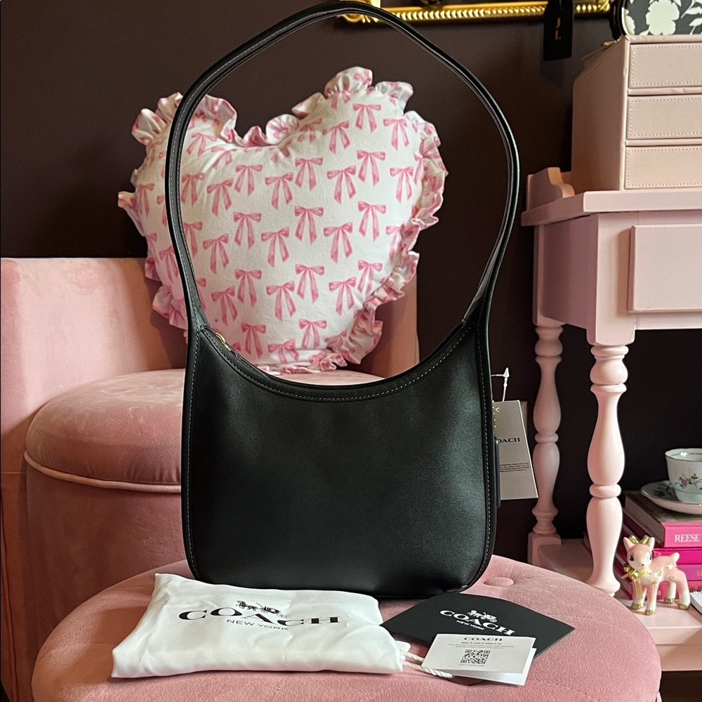 Coach Curve Zip bag in black